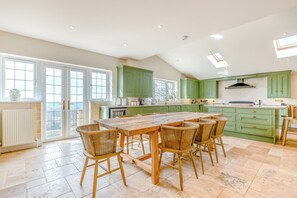 Cookware/dishes/utensils