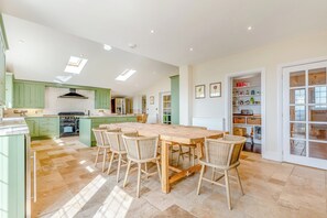 تناول الطعام