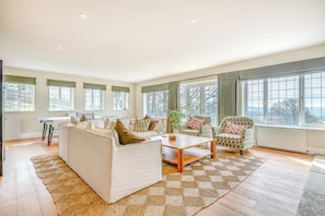 Living area - Underhill House (Salisbury)