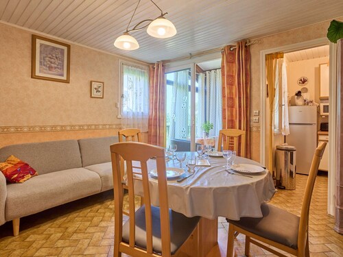 Bright T2 bis with veranda, free parking, wifi, near nature