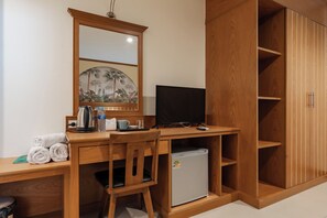 In-room safe, laptop workspace, blackout curtains, iron/ironing board