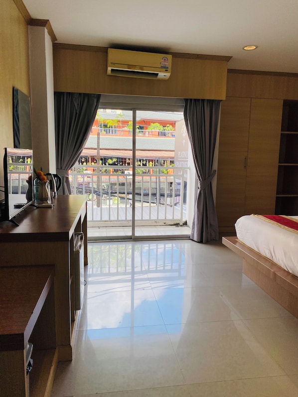 In-room safe, laptop workspace, blackout curtains, iron/ironing board