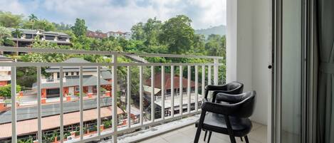 Tweepersoonskamer, balkon, uitzicht op bergen | Terras