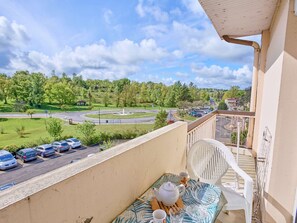 Outdoor dining - Bright studio 22 m², balcony, WIFI, pets allowed (Barbotan-les-Thermes)