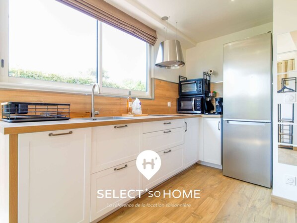 Réfrigérateur, micro-ondes, four, lave-vaisselle