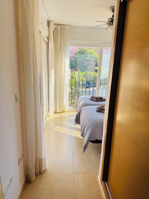 2 chambres, fer et planche à repasser, Wi-Fi, draps fournis