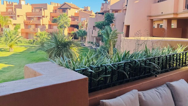 المنطقة المحيطة بالمنشأة
