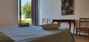 4 chambres, fer et planche à repasser, Wi-Fi, draps fournis
