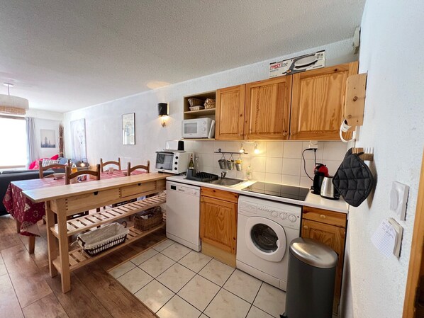 Fridge, microwave, dishwasher