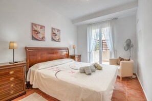 3 bedrooms, iron/ironing board, WiFi, bed sheets