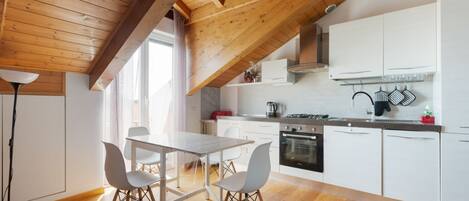 Réfrigérateur, four, plaque de cuisson, lave-vaisselle