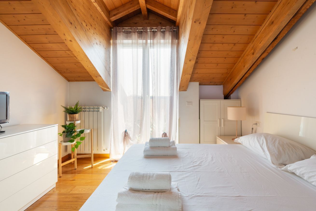 2 Schlafzimmer, Bügeleisen/Bügelbrett