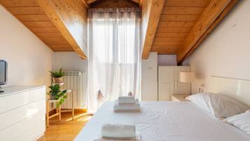 2 Schlafzimmer, Bügeleisen/Bügelbrett