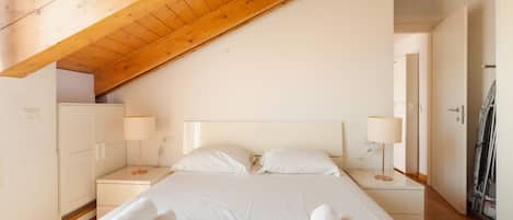 2 bedrooms, iron/ironing board