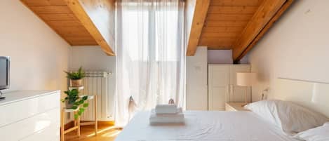 2 bedrooms, iron/ironing board