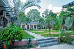 Quarto casal luxo, sacada, vista para o jardim | Vista da sacada