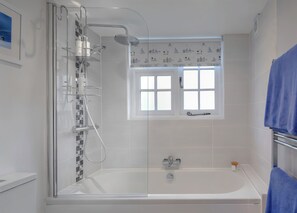 Hårføner, håndklær, såpe og sjampo