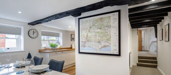Stylish 16th century apartment in Petersfield town centre