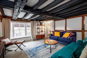 Una Smart TV, libros