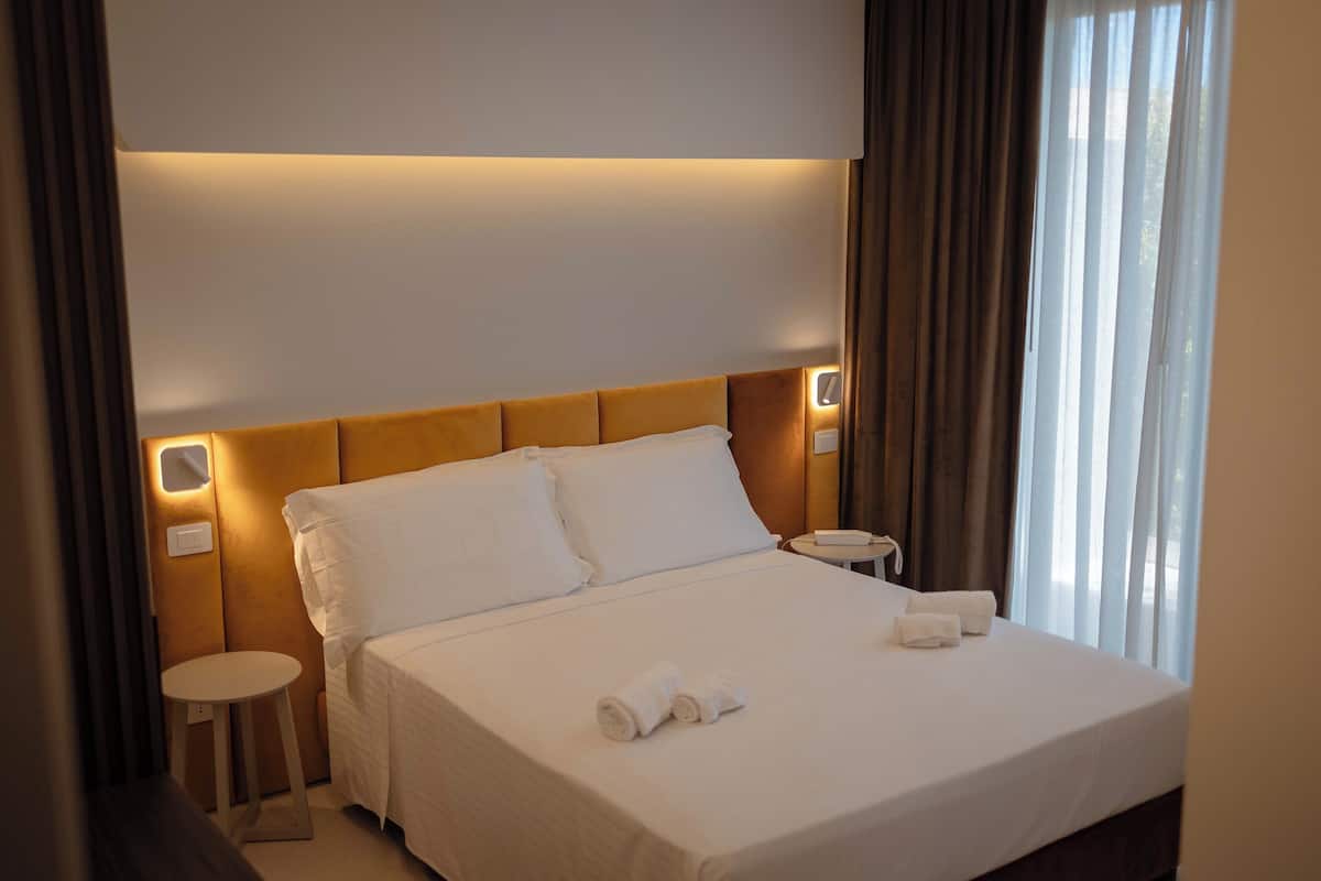 In-room safe, desk, free WiFi, bed sheets