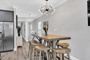 Dining - Mid-City w/ Balcony - Near Superdome & Streetcars (New Orleans)