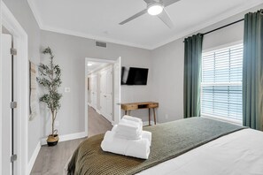 4 bedrooms, desk, iron/ironing board, WiFi