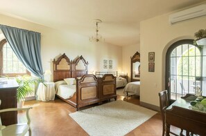 5 Schlafzimmer, Bügeleisen/Bügelbrett, Reisekinderbett, kostenloses WLAN