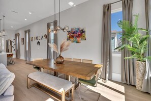 Dining - 5 BR, Minutes to French Quarter & Superdome - Pool (New Orleans)