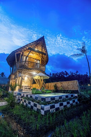 A multi-level wooden structure with a checkered border and a small pool area. - Uma D Mapad Sidemen (Sidemen)