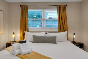 2 bedrooms, desk, iron/ironing board, WiFi