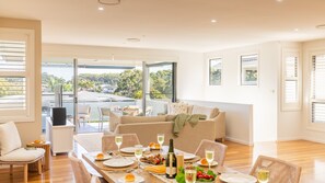 Dining - 68 Saratoga Ave - Ducted Air con, Wi-Fi, Small Boat Parking (Corlette)