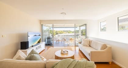 68 Saratoga Ave - Ducted Air con, Wi-Fi, Small Boat Parking