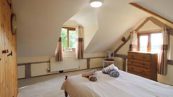 2 bedrooms, individually decorated, individually furnished, free WiFi