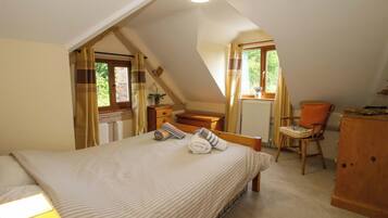 2 bedrooms, individually decorated, individually furnished, free WiFi