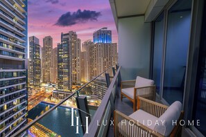 Studio | Balcony - LUX The Silverene Marina View Studio 2 (Dubai)