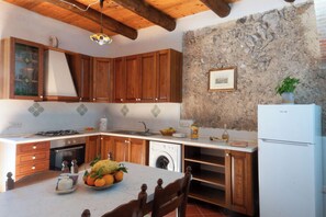 Micro-ondes, four, plaque de cuisson