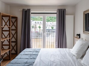 House | 4 bedrooms, individually furnished, bed sheets