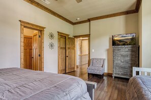 6 bedrooms, iron/ironing board, free WiFi, bed sheets - Rooms W/A View - Amazing Mountain Views (Sevierville)