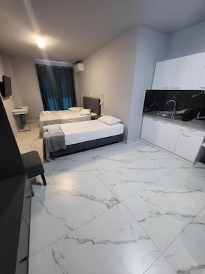 Basic Triple Room, Balcony | Free WiFi