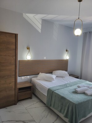 Classic Double Room, Balcony | Free WiFi - Diamond Piraeus Port (Piraeus)