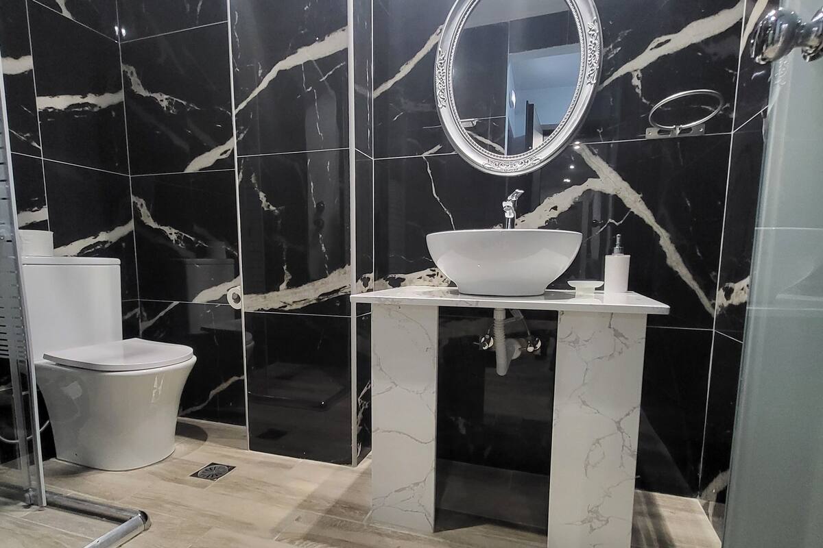 Chambre triple de base, balcon | Accès au Wi-Fi (inclus)