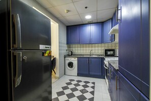 Deluxe Apartment, City View | Private kitchen