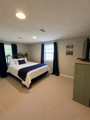 4 bedrooms, desk, iron/ironing board, travel crib