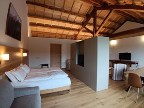 Suite, Bergblick | Hochwertige Bettwaren, Daunenbettdecken, Zimmersafe