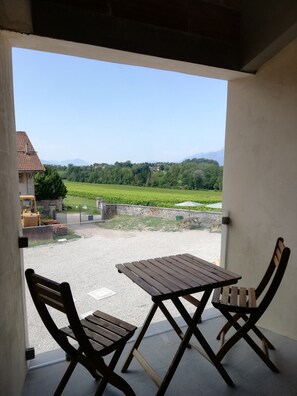 Superior-Doppel- oder -Zweibettzimmer, Balkon, Blick auf den Innenhof | Terrasse/Patio