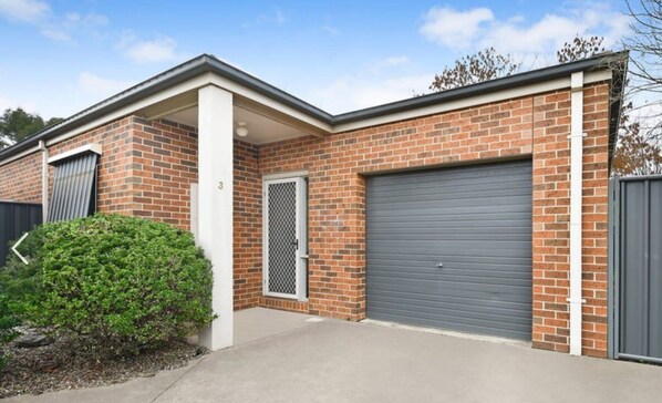 Exterior - Haven in the Heart of Mansfield (Mansfield)