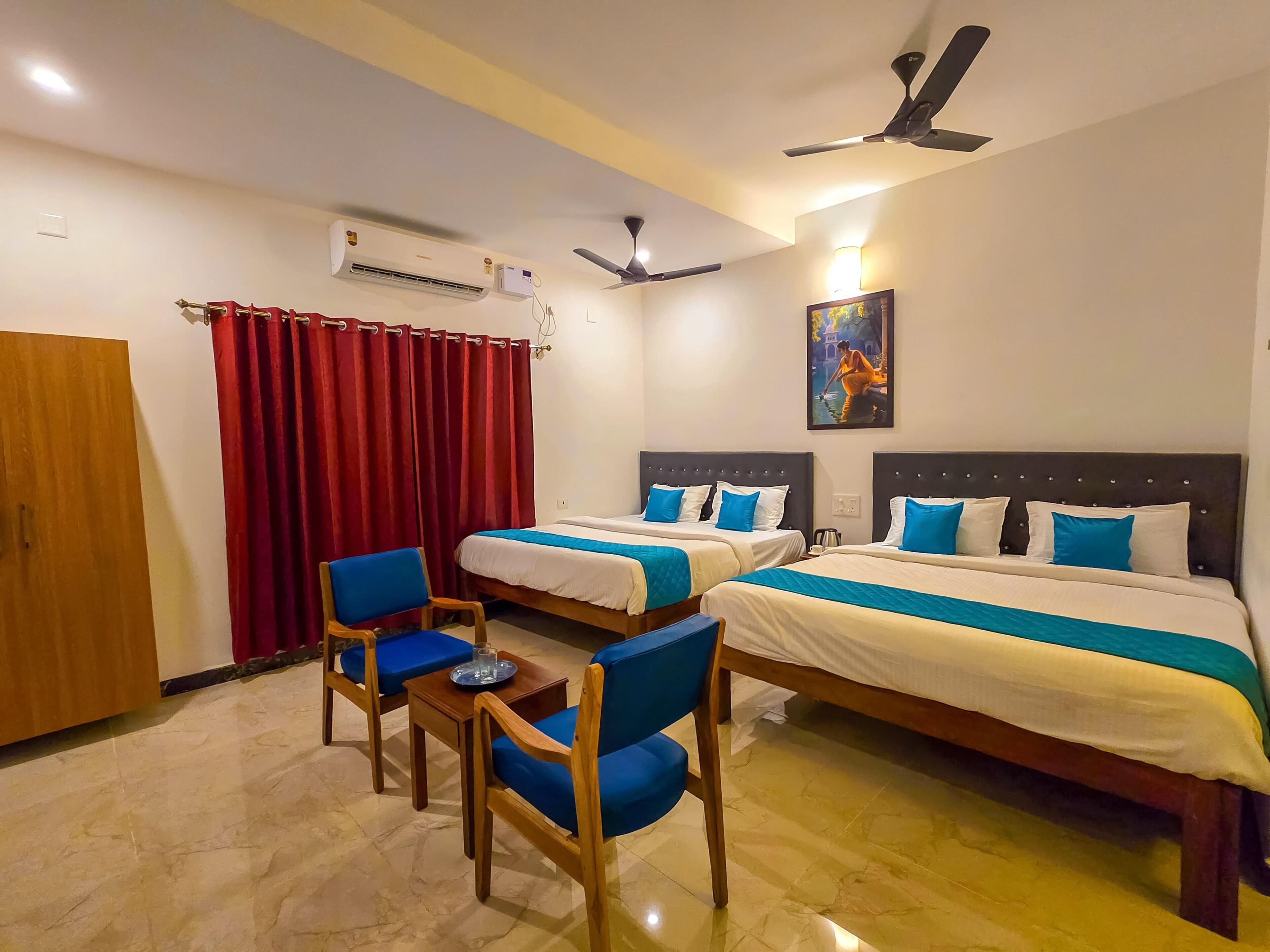 豪華四人房 | 客房內保險箱、免費無線上網、床單