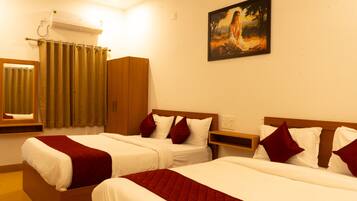 Deluxe fyrbäddsrum | Värdeförvaringsskåp på rummet, gratis wi-fi och sängkläder