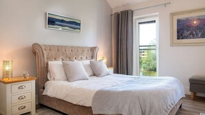 4 chambres, fer et planche à repasser, lit parapluie, Wi-Fi gratuit