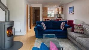 TV, fireplace, DVD player - Chestnut Lodge - Lower Mill Estate, Cotswold Lakes (Lower Mill Estate, Cotswold Water Park)